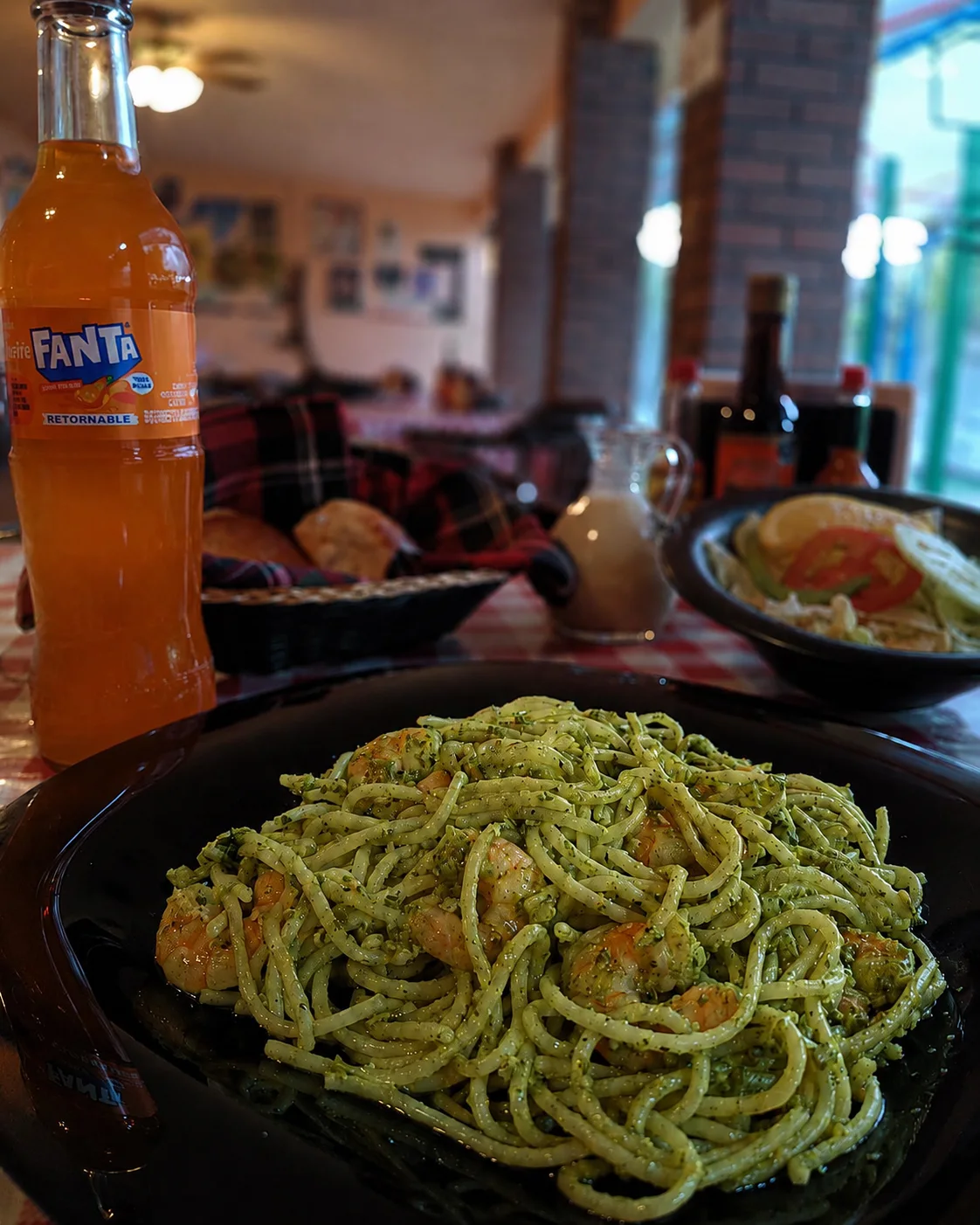 Spaghetti al Pesto con Camarones
